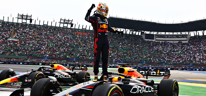 Болід Oracle Red Bull Racing на оливі Mobil 1